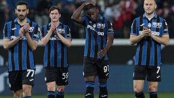 Jugadores de Atalanta tras la derrota ante Hellas Verona por Serie A.