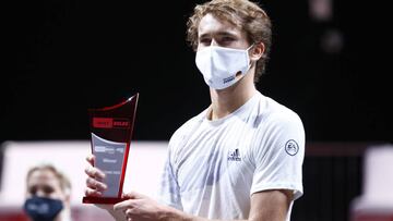 Tennis - ATP 250 - bett1HULKS Championship - Lanxess Arena Cologne, Cologne, Germany - October 25, 2020 Germany's Alexander Zverev celebrates with the trophy after winning his final match against Argentina's Diego Sebastian Schwartzman REUTERS/Thilo Schmuelgen