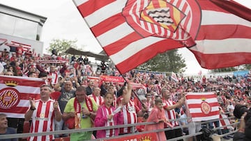 La afici&oacute;n del Girona, durante el partido ante el Zaragoza de la temporada pasada.