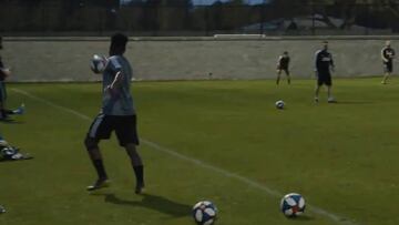 El gol imposible de Sergio Santos en la práctica de Philadelphia