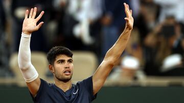 Paris (France), 26/05/2024.- Carlos Alcaraz of Spain reacts after winning against Jeffrey Wolf of USA during their Men's Singles 1st round match during the French Open Grand Slam tennis tournament at Roland Garros in Paris, France, 26 May 2024. (Tenis, Abierto, Francia, España) EFE/EPA/YOAN VALAT
