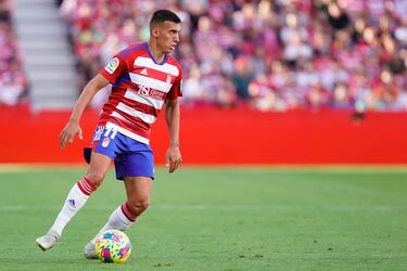 No podía faltar. El máximo goleador de Segunda, el auténtico factor diferencial. 23 tantos esta temporada que le han dado al Granada un montón de puntos. Ante el Leganés abrió el marcador con un disparo cruzado.