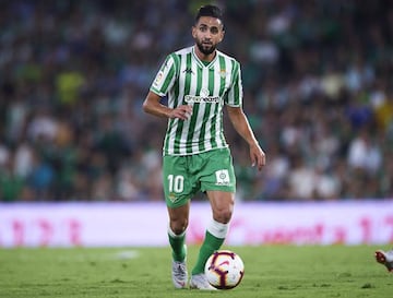 SEVILLE, SPAIN - AUGUST 17: Ryad Boudebouz of Real Betis Balompie in action during the La Liga match between Real Betis Balompie and Levante UD at Estadio Benito Villamarin on August 17, 2018 in Seville, Spain. (Photo by Aitor Alcalde Colomer/Getty Images)