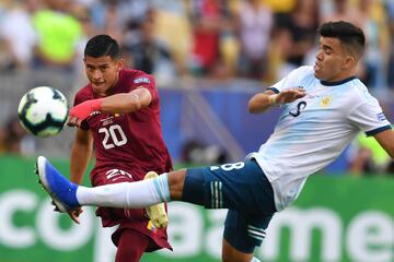 Ronald Hernández con Acuña.