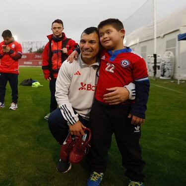 La emotiva visita que alegró a la Roja: “Los más cercanos fueron Marcelino, Gary y Brereton”
