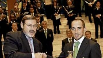 Munitis, con el trofeo.