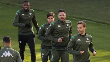 El Betis, en un entrenamiento preparando el partido ante el Espanyol.