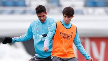 Aguado y Varane, con el Real Madrid en 2021.