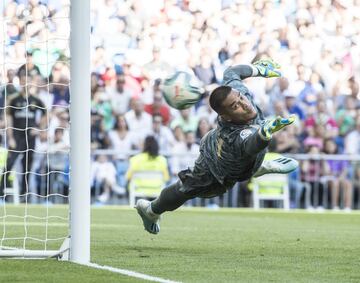 Real Madrid 3-1 Granada | Error de Areola que provoca penalti y que Mach¨ªs se encarg¨® en transformarlo.