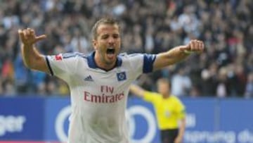 Rafael van der Vaart celebra el definitivo 3-3 entre el Hamburgo y el Stuttgart. 