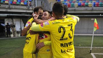 Futbol, Deportes Audax Italiano vs San Luis.
 Campeonato de Apertura 2016-2017.
 El jugador de San Luis Gaston Sirino  celebra con sus compa&ntilde;eros su gol contra Audax Italiano, durante el partido de primera division en el estadio Bicentenario de la Florida, Chile.
 04/12/2016
 Sergio Pi&ntilde;a/Photosport************
 
 Football, Audax Italiano vs San Luis.
 Opening Championship 2016-2017.
 The player of San Luis Gaston Sirino, celebrates with teammates his goal against Audax Italiano, during the party of first division in the Bicentennial florida stadium, Chile.
 04/12/2016
 Sergio Pi&ntilde;a/Photosport ************