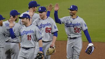 Kershaw y Yu Darvish se combinaron para 13 innings en el mont&iacute;culo en el que les hicieron una carrera. Mookie Betts salv&oacute; el juego con una atrapada.