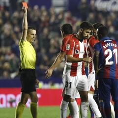 Garitano se encuentra con un puñado de bajas para su debut