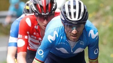 El corredor del equipo Movistar, Alejandro Valverde, durante la sexta y &uacute;ltima etapa de la Vuelta al Pa&iacute;s Vasco-Itzulia entre Ondarroa y el alto de Arrate.