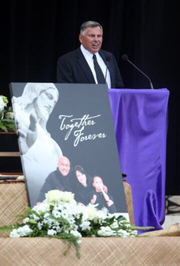 El exentrenador John Hart dedicó unas palabras en el funeral de Jonah Lomu.