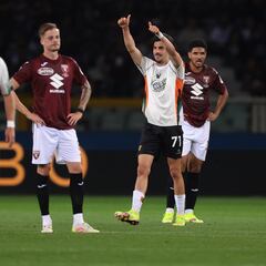 Kike Pérez mantiene con vida al Venecia