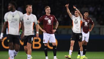 Kike Pérez celebra su gol con el Venecia ante el Torino.