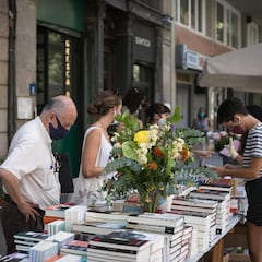 ¿Por qué se regalan rosas y libros el día de Sant Jordi en Cataluña y a qué se debe esta tradición?