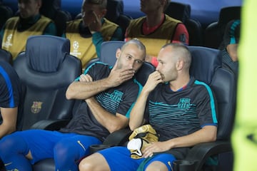 Mascherano e Iniesta. 