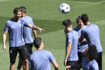 Último entrenamiento del Real Madrid antes del derbi