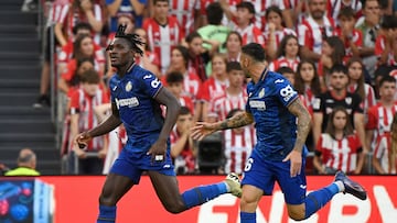 Uche celebra su gol en San Mamés.
