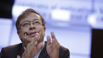 Bogotá. Septiembre 9 del 2019. Holman Morris candidato a la alcaldía de Bogotá, Gustavo Petro, senador y Gustavo Bolívar, senador, en rueda de prensa presentaron un informé que muestra irregularidades que se estarían presentando en el proyecto del Metro elevado de Bogotá. En la foto : Gustavo Petro, senador. (Colprensa-Sergio Acero)