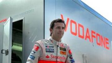 <b>COMPAÑERO.</b> El piloto español espera que Kovalainen se recupere pronto, aunque él no correrá si lo hace.