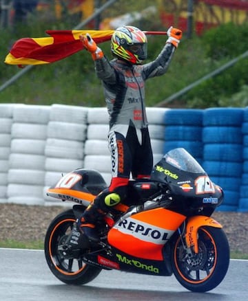 Ex piloto de motociclismo español. En febrero de 2011 anunció su retirada como consecuencia de las secuelas de su lesión en el pie izquierdo, consecuencia del grave accidente sufrido en los entrenamientos del Gran Premio de Indianápolis de 2010. Actualmente actúa como disc-jockey en varias discotecas de España.