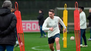 Psv Dutch forward Luuk De jong plays the ball during a training session on the eve of the UEFA Champions League round of 16, first leg football match between against Borussia Dortmund at the Psv camp in Eindhoven on February 19, 2024. (Photo by JOHN THYS / AFP)