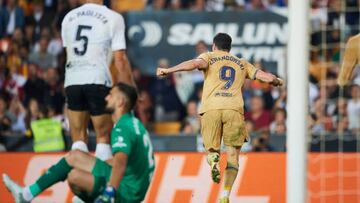 VALENCIA, SPAIN - OCTOBER 29: Robert Lewandowski of FC Barcelona celebrates after scoring his team's first goal during the LaLiga Santander match between Valencia CF and FC Barcelona at Estadio Mestalla on October 29, 2022 in Valencia, Spain. (Photo by Francisco Macia/Quality Sport Images/Getty Images)