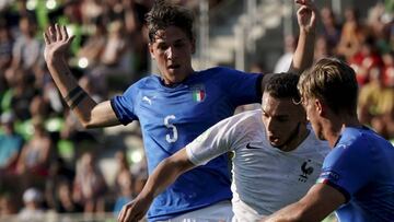 Zaniolo, a la izquierda, con la camiseta de Italia Sub-19.