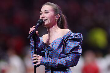 Lauren Daigle interpret "America the Beautiful".