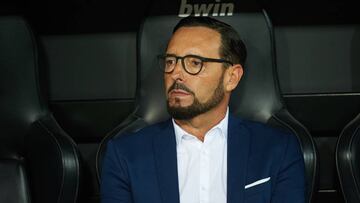 Bordalás, en el banquillo de Mestalla.