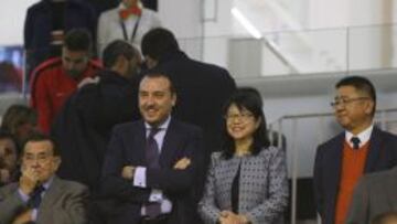 Quico Catalán junto a Lay Hoon y Kim Huat Koh durante el derbi entre Levante y Valencia.