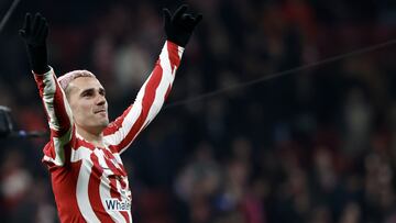 MADRID, 04/03/2023.- El delantero del Atlético de Madrid Antoine Griezmann, al término del partido de Liga en Primera División que Atllético de Madrid y Sevilla CF han disputado este sábado en el estadio Civitas Metrpolitano, EFE/Sergio Pérez
