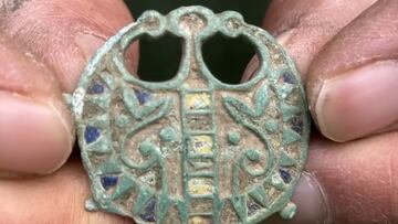 Activa el detector de metales, descubre el “juguete de un niño” y resulta ser un tesoro de 2.000 años de antigüedad