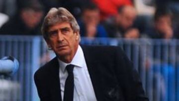 Manuel Pellegrini durante el partido contra el Athletic disputado en La Rosaleda.