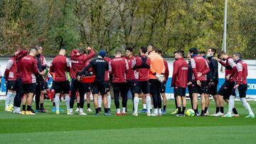 La plantilla del Eibar, en su vuelta al trabajo.