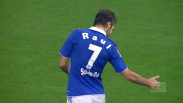 El gol m¨¢s raulista de Ra¨²l lo marc¨® en el Schalke: todo lo que era como jugador resumido en este tanto