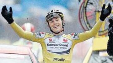 <b>CUARTO TRIUNFO DEL EQUIPO CÁNTABRO SAUNIER DUVAL.</b> El espectáculo en el Giro lo está dando el equipo cántabro Saunier Duval, que ha ganado en los puertos de Guardia (Piepoli), Tres Cimas de Lavaredo (Ricco) y Zoncolan (Simoni), en estas dos últimas haciendo doblete con Piepoli. Mayo completó ayer el póquer de victorias.