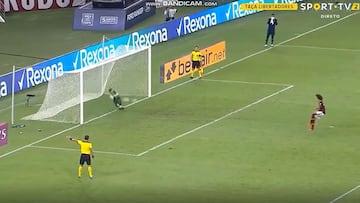 El arquero chileno le adivinó el lanzamiento a Willian Arao y luego Domínguez anotó el quinto de la Academia para certificar el pase a cuartos de final.