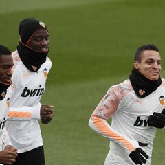 Rodrigo se marcha al parón tocado del aductor