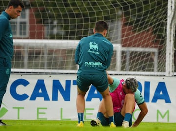 Arana se marchó para vestuarios con ostensibles gestos de dolor.