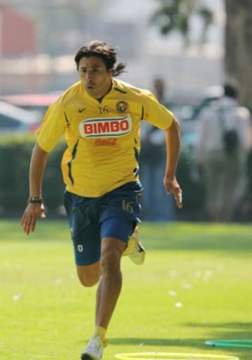 El famoso 'Cuervo' fue un gran defensa clave en dos de los campeonatos del América.