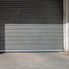 El mando de garaje universal que copia hasta cuatro señales de apertura