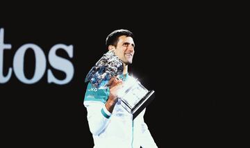 El tenista serbio Novak Djokovic levanta su 18? Grand Slam y su 9 Open de Australia al imponerse al ruso Daniil Medv¨¦dev en tres sets (7-5, 6-2 y 6-2) en la final del Gran Slam.