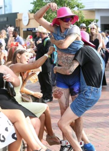 Risas y glamour en el Carnaval de la Copa Melbourne