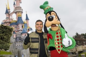 Las navidades de Casemiro y Keylor Navas en Disneyland París