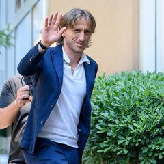 Compañero de lujo para Santiago Giménez