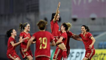 Las jugadoras de la Selección celebran el gol de Leila que les dio el triunfo ante Canadá.